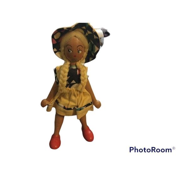 Vintage Wooden Peg Doll. Pose-able - Picture 5 of 6